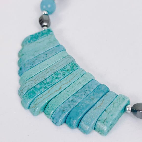 VTG Turquoise-Hued Howlite Gemstone Hematite Necklace 18" Barrel Clasp Jewelry - Picture 5 of 8